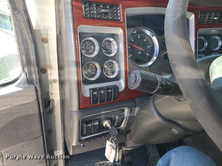 image for item MJ9509 2006 Kenworth W900  semi truck