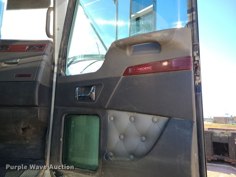 image for item MJ9509 2006 Kenworth W900  semi truck