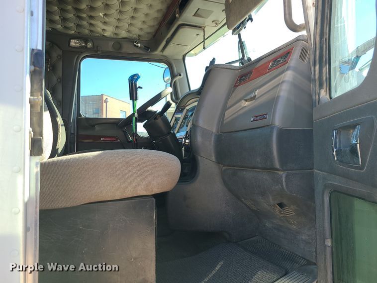 image for item MJ9509 2006 Kenworth W900  semi truck