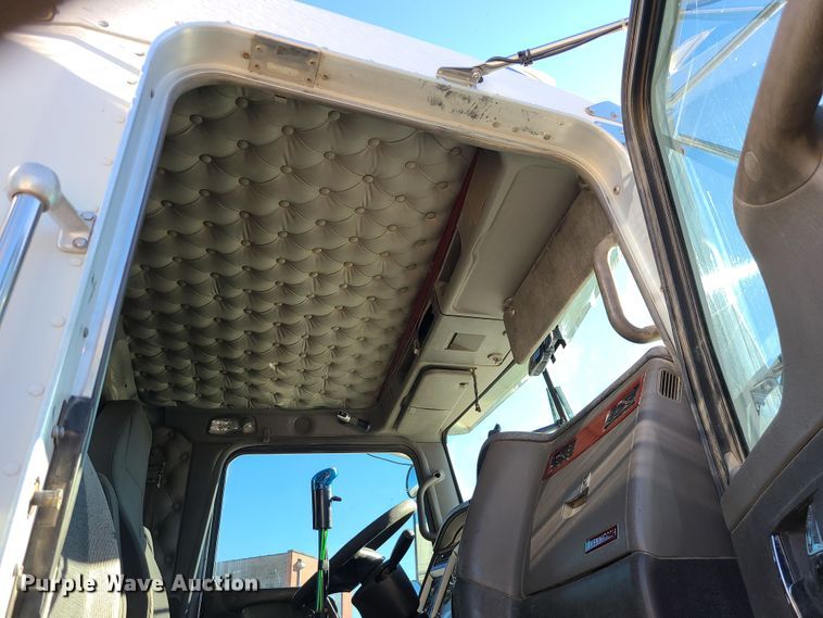 image for item MJ9509 2006 Kenworth W900  semi truck