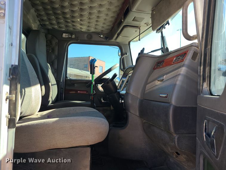 image for item MJ9509 2006 Kenworth W900  semi truck