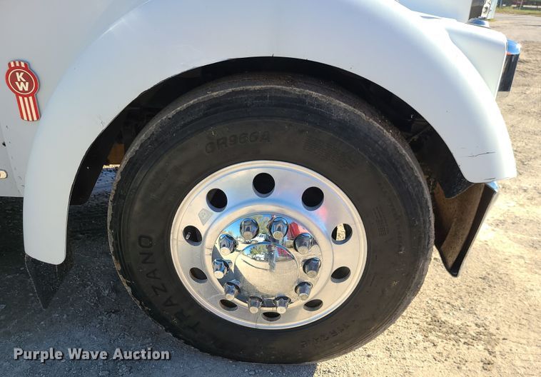 image for item MJ9509 2006 Kenworth W900  semi truck