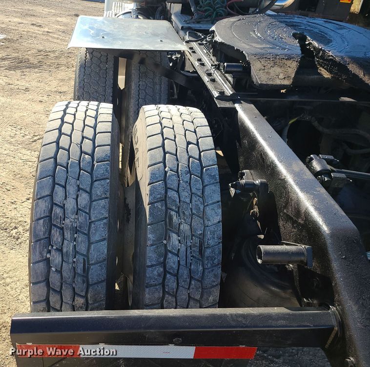 image for item MJ9509 2006 Kenworth W900  semi truck