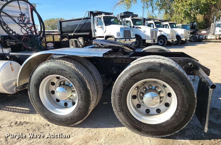 image for item MJ9509 2006 Kenworth W900  semi truck