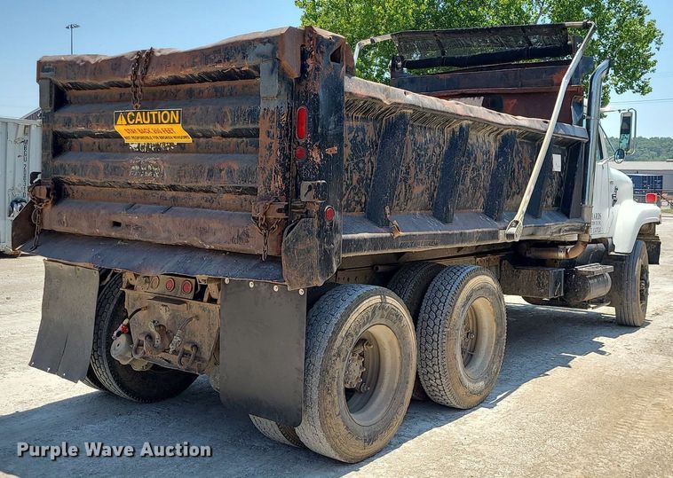 image for item MO9907 1989 International F2554  dump truck