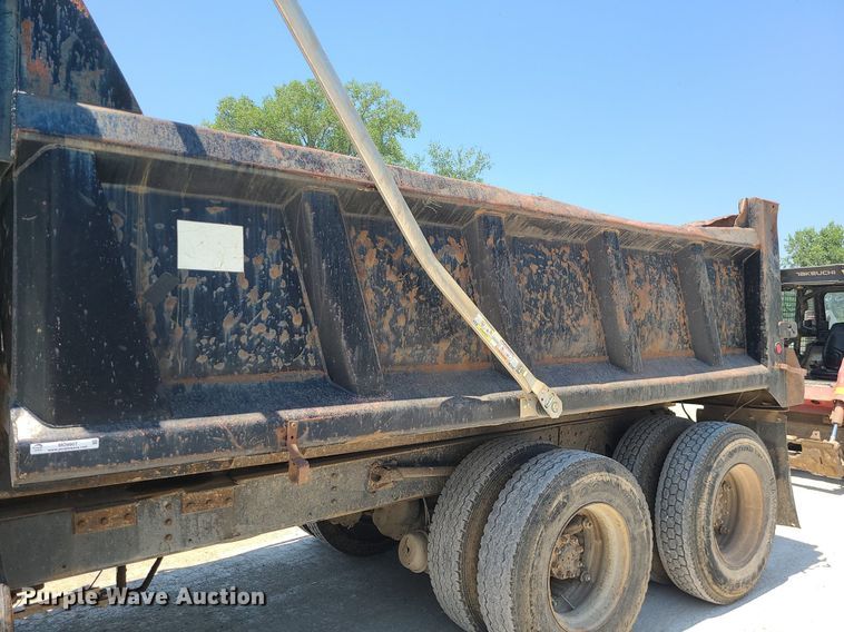 image for item MO9907 1989 International F2554  dump truck