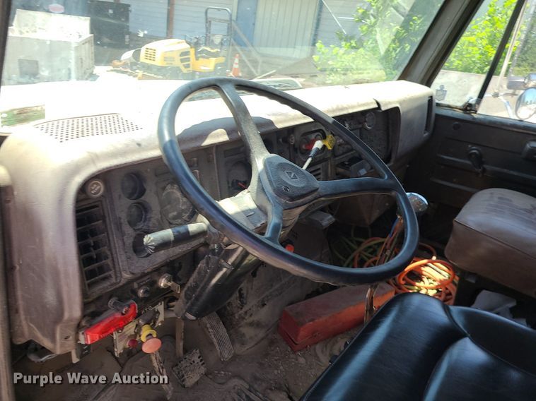 image for item MO9907 1989 International F2554  dump truck