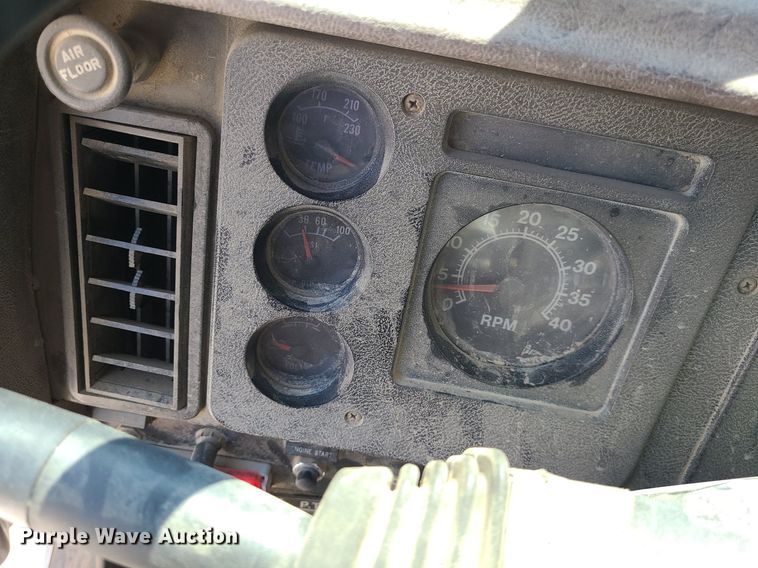 image for item MO9907 1989 International F2554  dump truck