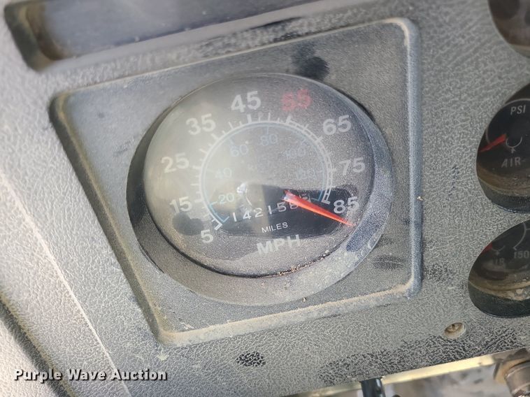 image for item MO9907 1989 International F2554  dump truck