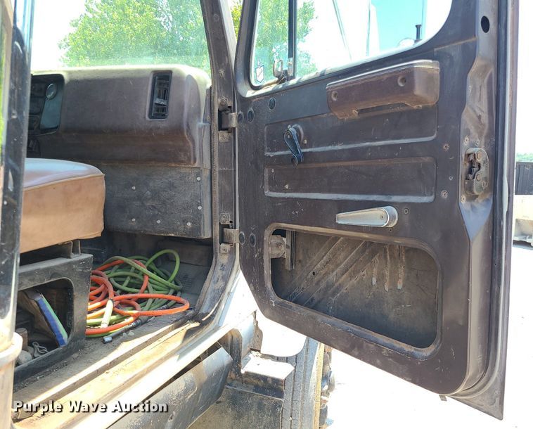 image for item MO9907 1989 International F2554  dump truck