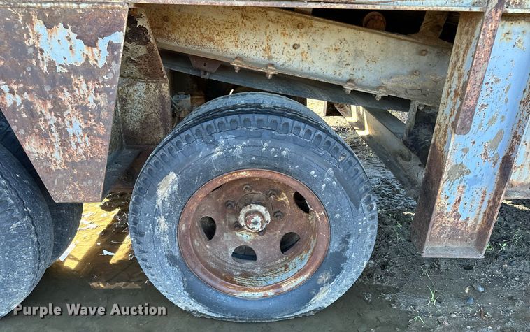 image for item MQ9494 Smith Engineering Works  screening plant