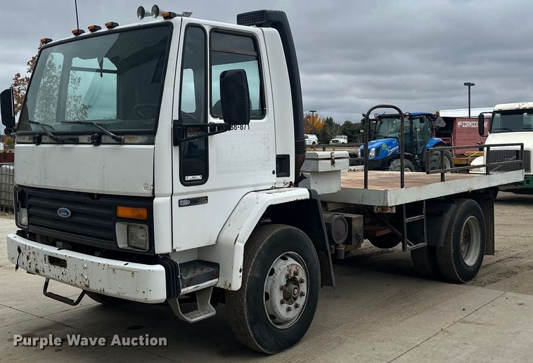 image for item MQ9510 1986  Ford CF6000  flatbed truck