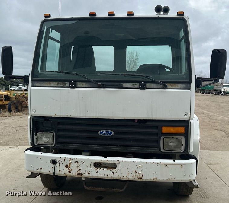 image for item MQ9510 1986  Ford CF6000  flatbed truck