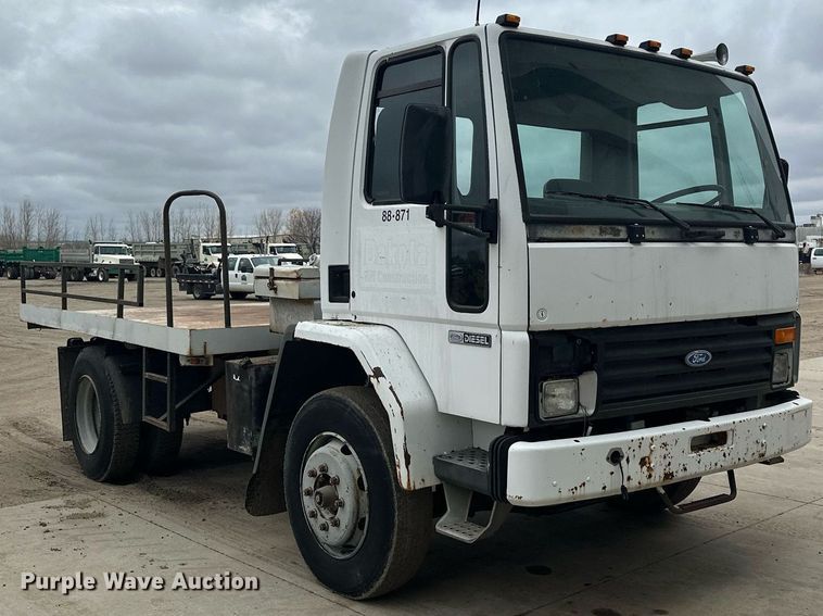 image for item MQ9510 1986  Ford CF6000  flatbed truck