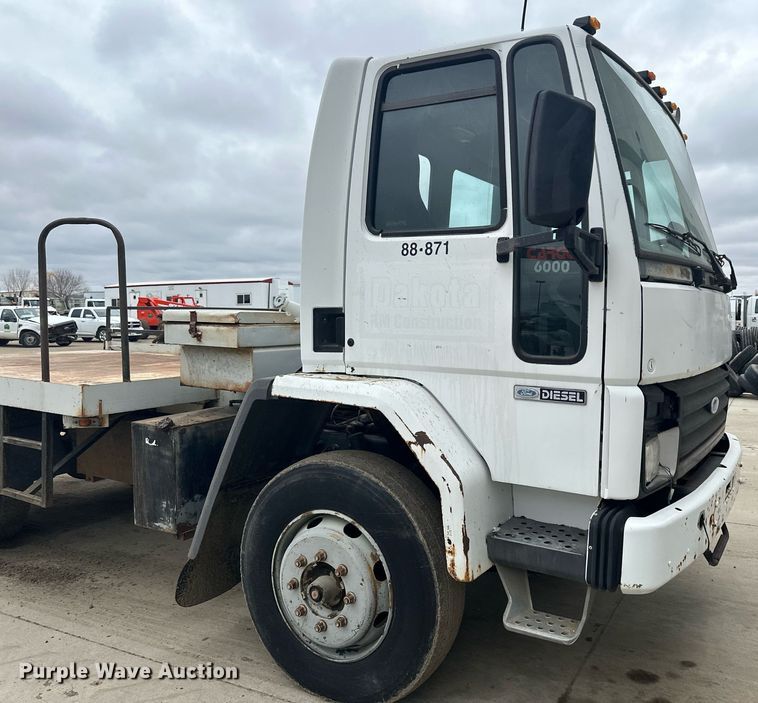 image for item MQ9510 1986  Ford CF6000  flatbed truck