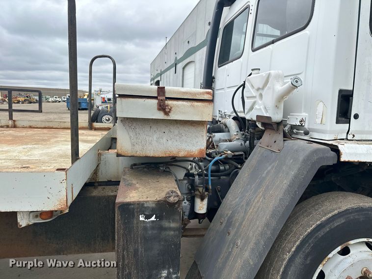 image for item MQ9510 1986  Ford CF6000  flatbed truck