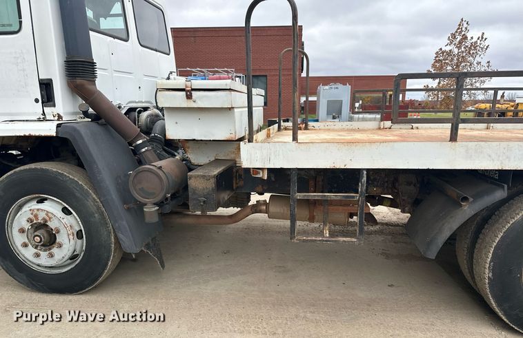 image for item MQ9510 1986  Ford CF6000  flatbed truck