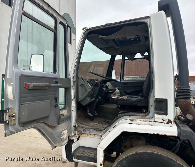 image for item MQ9510 1986  Ford CF6000  flatbed truck