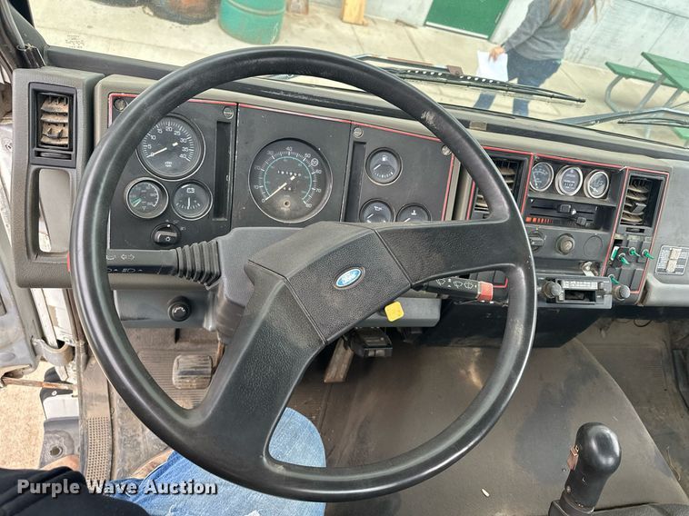 image for item MQ9510 1986  Ford CF6000  flatbed truck