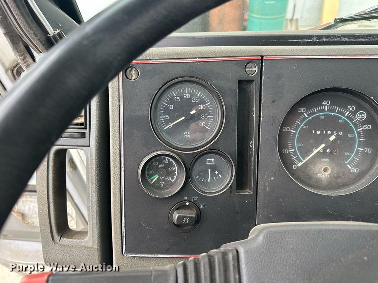 image for item MQ9510 1986  Ford CF6000  flatbed truck