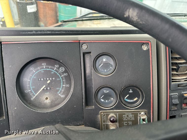 image for item MQ9510 1986  Ford CF6000  flatbed truck