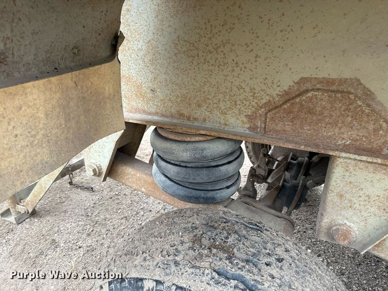 image for item MQ9510 1986  Ford CF6000  flatbed truck