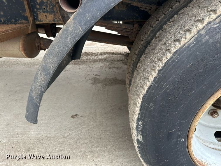 image for item MQ9510 1986  Ford CF6000  flatbed truck