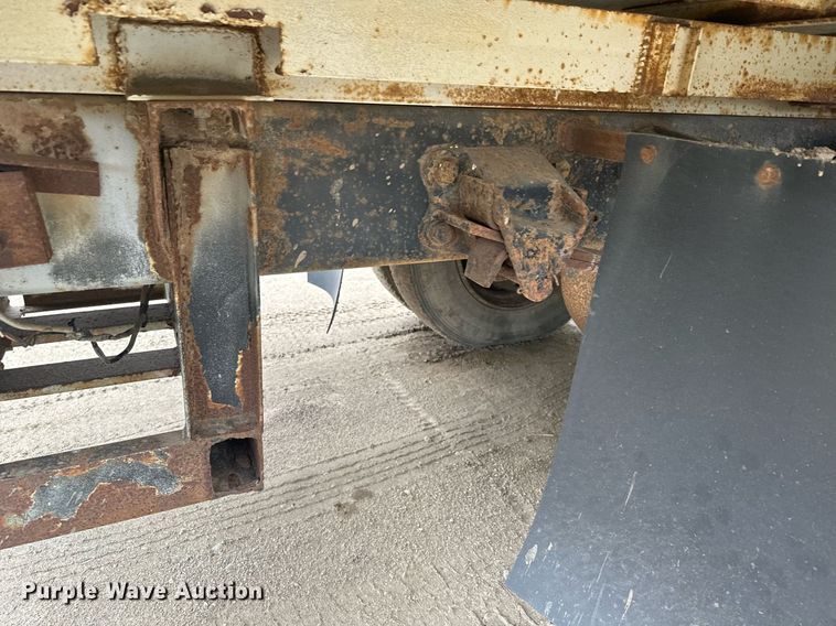 image for item MQ9510 1986  Ford CF6000  flatbed truck