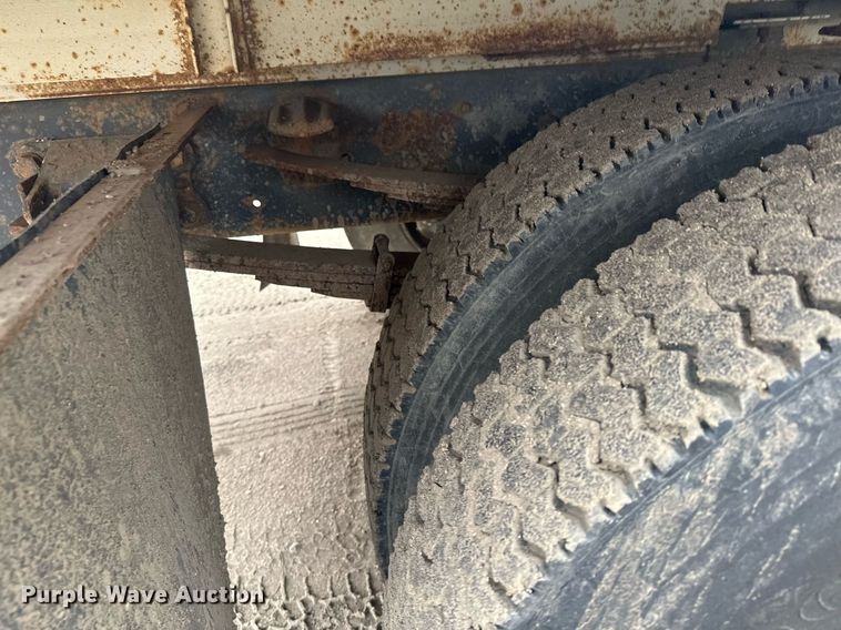 image for item MQ9510 1986  Ford CF6000  flatbed truck