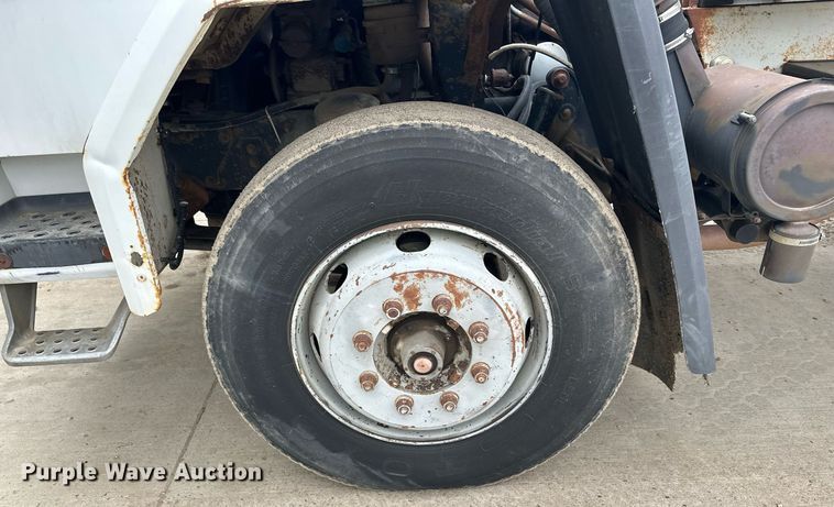 image for item MQ9510 1986  Ford CF6000  flatbed truck