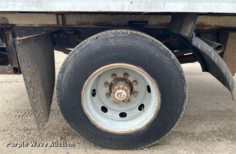 image for item MQ9510 1986  Ford CF6000  flatbed truck