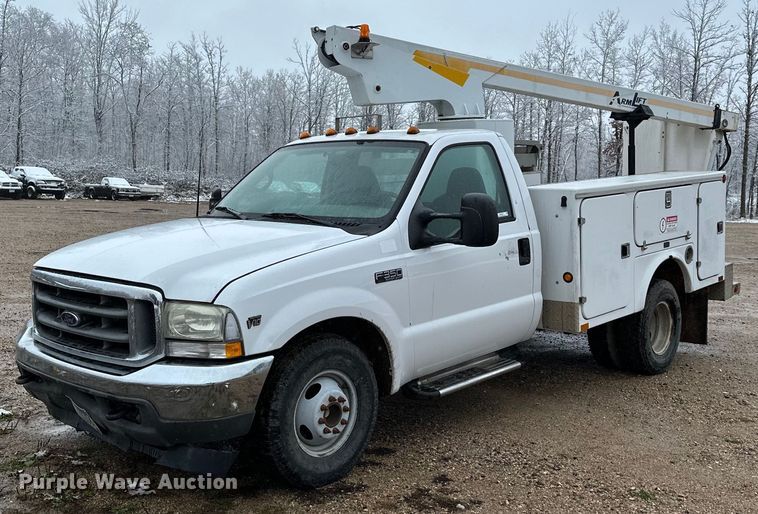 image for item MQ9523 2002 Ford F350  bucket truck