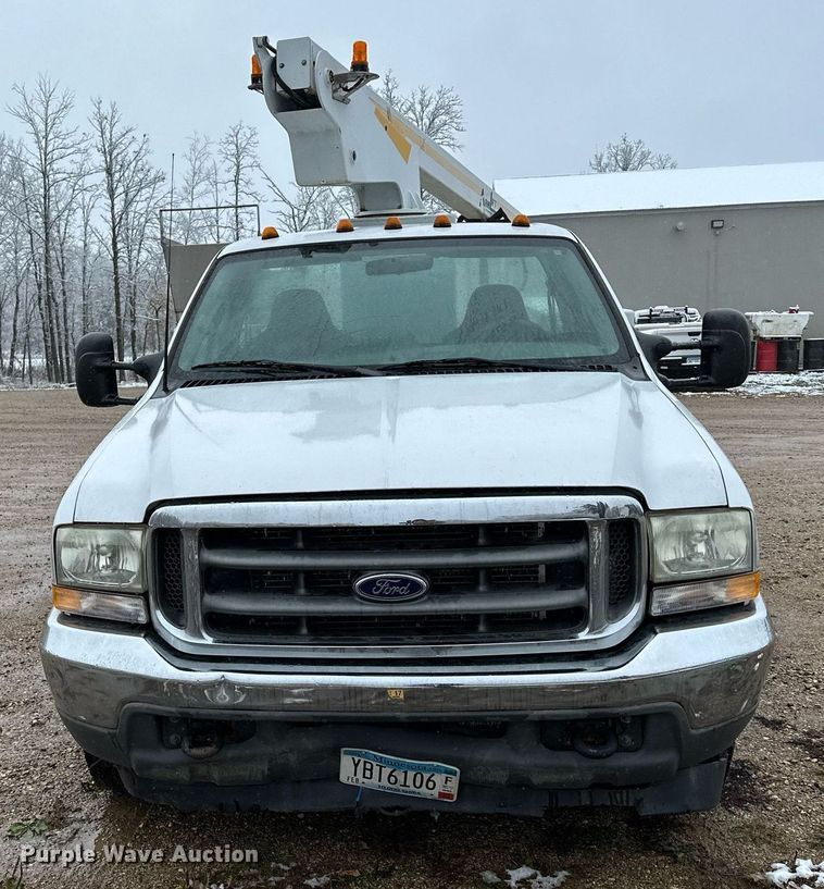 image for item MQ9523 2002 Ford F350  bucket truck