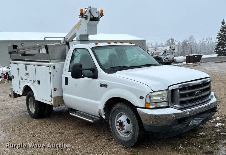 image for item MQ9523 2002 Ford F350  bucket truck