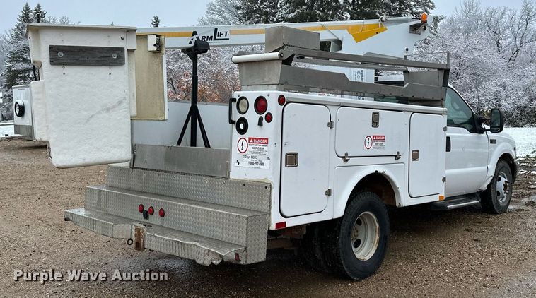 image for item MQ9523 2002 Ford F350  bucket truck