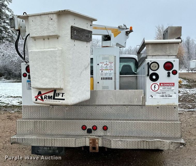 image for item MQ9523 2002 Ford F350  bucket truck