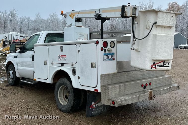 image for item MQ9523 2002 Ford F350  bucket truck