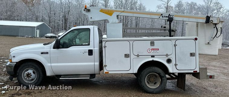 image for item MQ9523 2002 Ford F350  bucket truck