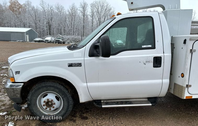 image for item MQ9523 2002 Ford F350  bucket truck