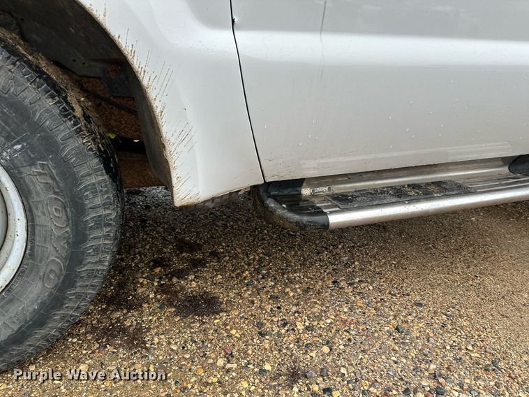 image for item MQ9523 2002 Ford F350  bucket truck