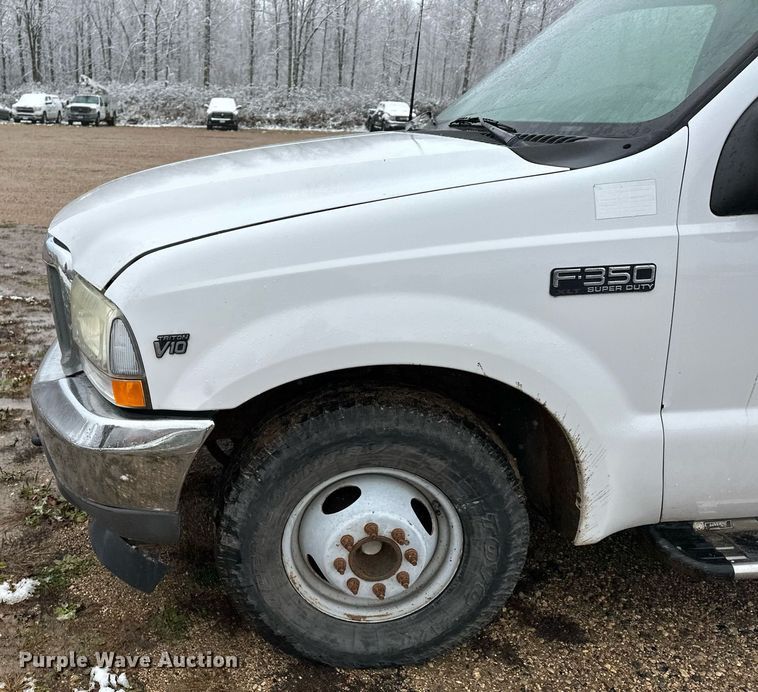 image for item MQ9523 2002 Ford F350  bucket truck