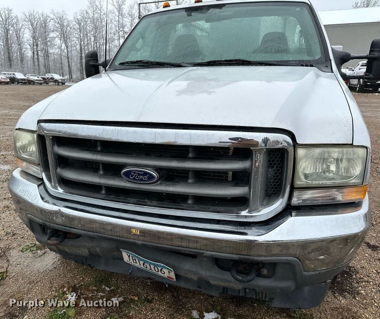 image for item MQ9523 2002 Ford F350  bucket truck