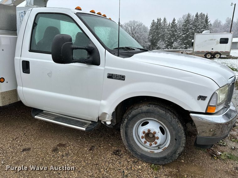 image for item MQ9523 2002 Ford F350  bucket truck