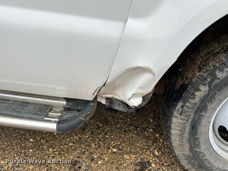 image for item MQ9523 2002 Ford F350  bucket truck