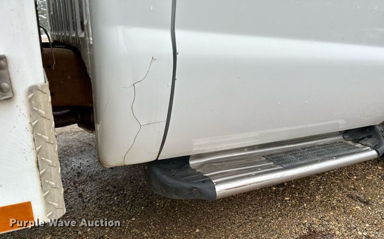 image for item MQ9523 2002 Ford F350  bucket truck