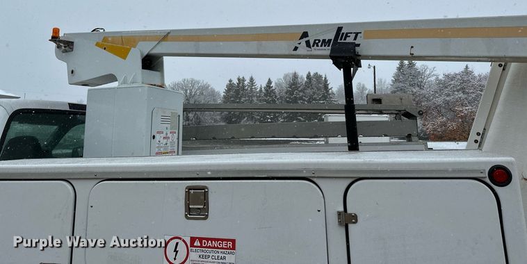 image for item MQ9523 2002 Ford F350  bucket truck