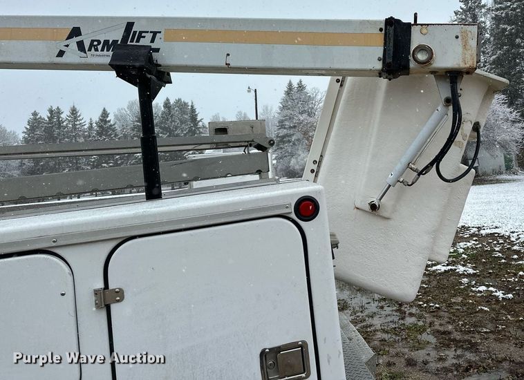 image for item MQ9523 2002 Ford F350  bucket truck