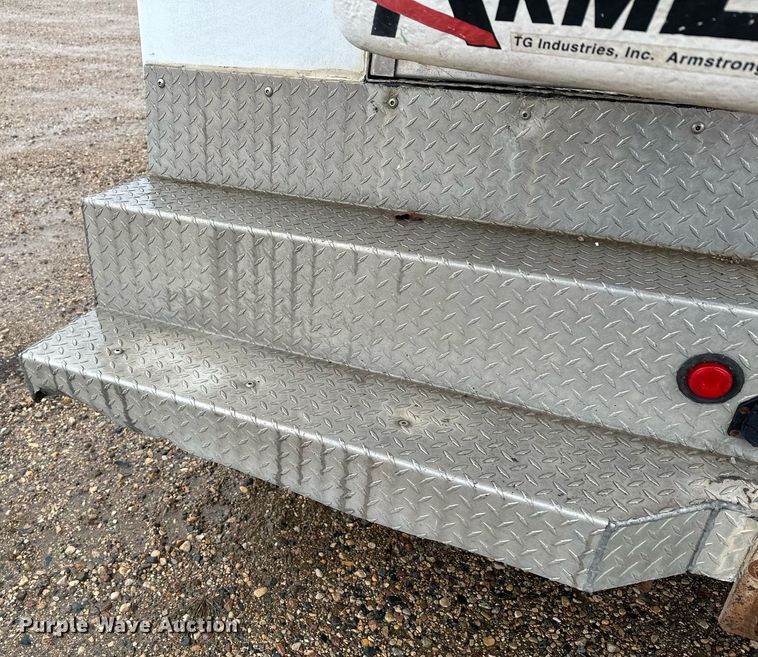 image for item MQ9523 2002 Ford F350  bucket truck