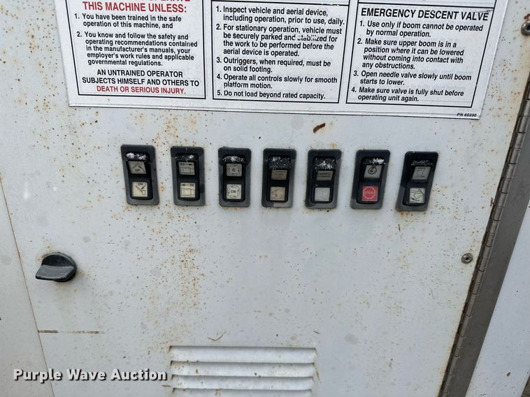 image for item MQ9523 2002 Ford F350  bucket truck