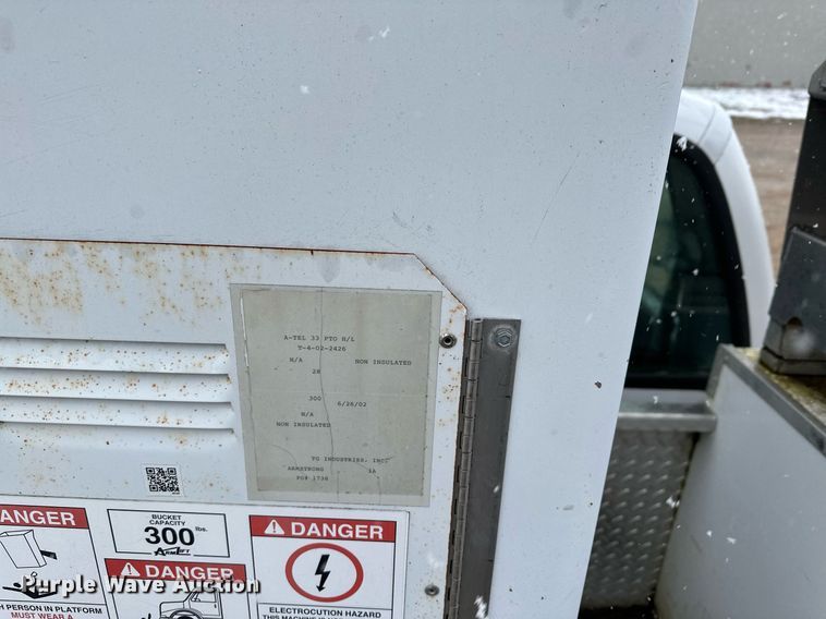 image for item MQ9523 2002 Ford F350  bucket truck